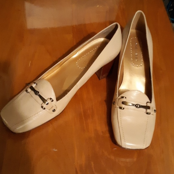 NIB: Nine West Pumps Size 10 - Picture 2 of 6